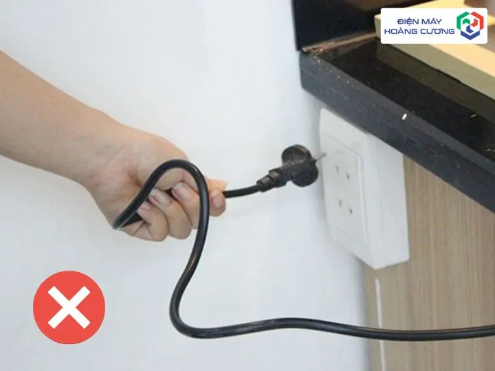 Bếp từ 2 vùng nấu Spelier SPE IC 928 PLUS 12 Không rút phích cắm ra ngay