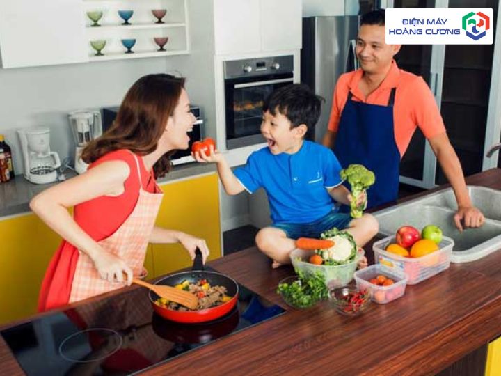 Kinh nghiệm mua bếp từ: 9 Tiêu chí quan trọng bạn không thể bỏ qua 2 Kinh nghiệm mua bếp từ: lựa chọn dựa trên số thành viên trong gia đình