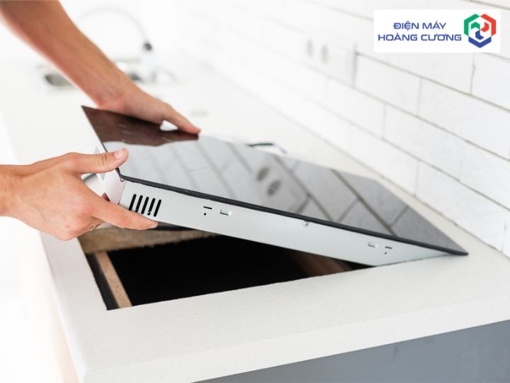 Bảo hành bếp từ 24/7 tại Điện Máy Hoàng Cương – Địa chỉ Uy tín, Chính hãng Toàn quốc 2025 3 ban giao bep tu