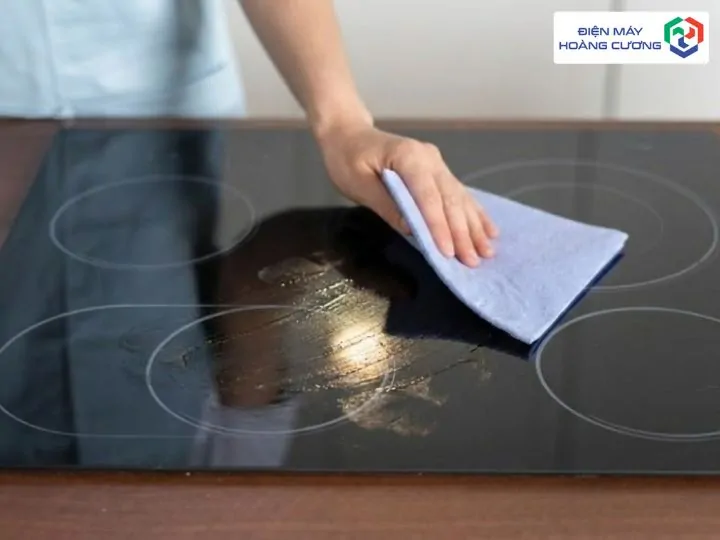 Cách Mở Khóa Bếp Từ Bosch Đơn Giản, Chi Tiết Cho Từng Dòng Máy 8 Bếp từ Bosch dính dầu mỡ