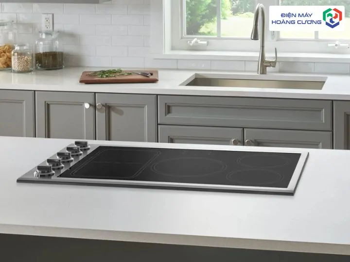 Đánh Giá Bếp Từ BlueStar: Đẳng Cấp "Bếp Trưởng" Đến Từ Mỹ & Top 3 Mẫu Đỉnh Cao 3 thiết kế núm vặn và mặt kính bếp từ BlueStar