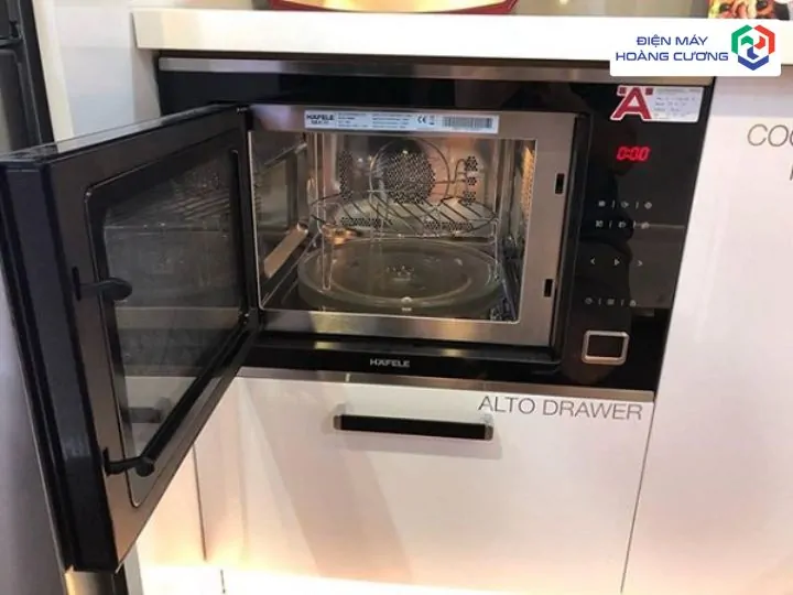 13+ Địa Chỉ Mua Lò Vi Sóng Hafele Uy Tín Tại Đắk Lắk, Giải Pháp Tiện Lợi Cho Cuộc Sống Hiện Đại 4 lò vi sóng Hafele trong gian bếp