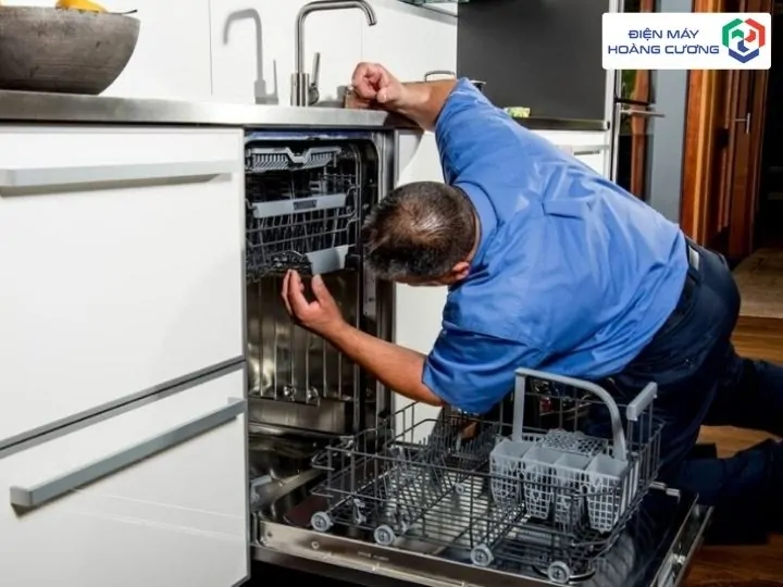 12+ Địa chỉ mua máy rửa bát Hafele uy tín tại Quảng Ninh, hướng dẫn đánh giá và chọn mua 4 nhân viên lắp đặt máy rửa bát Hafele