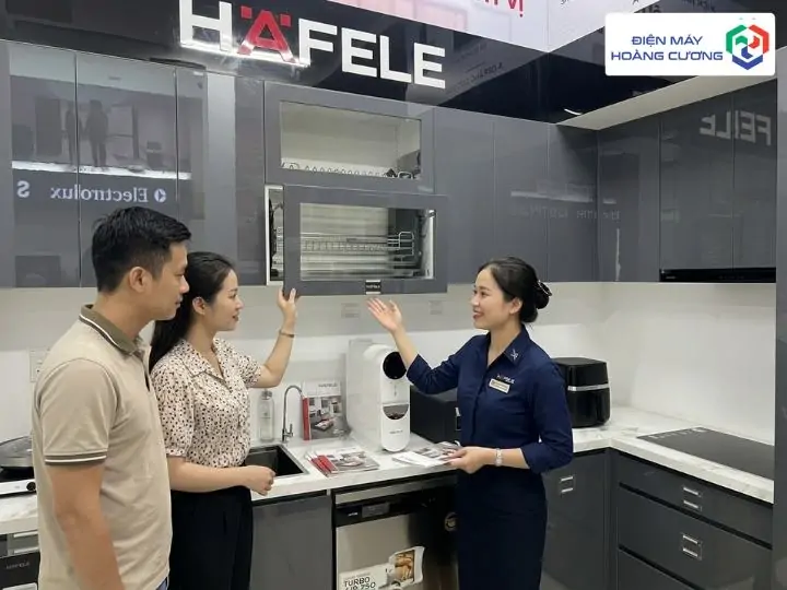 13+ Địa chỉ mua lò nướng Hafele uy tín tại Khánh Hòa, kinh nghiệm thực tế từ người dùng 6 Nhân viên tư vấn lò nướng Hafele cho khách hàng