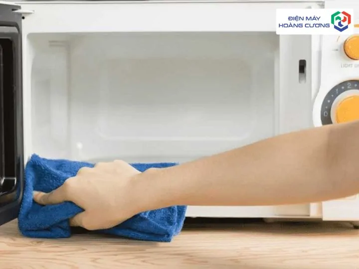 13+ Địa Chỉ Mua Lò Vi Sóng Hafele Uy Tín Tại Đắk Lắk, Giải Pháp Tiện Lợi Cho Cuộc Sống Hiện Đại 6 Vệ sinh lò vi sóng Hafele